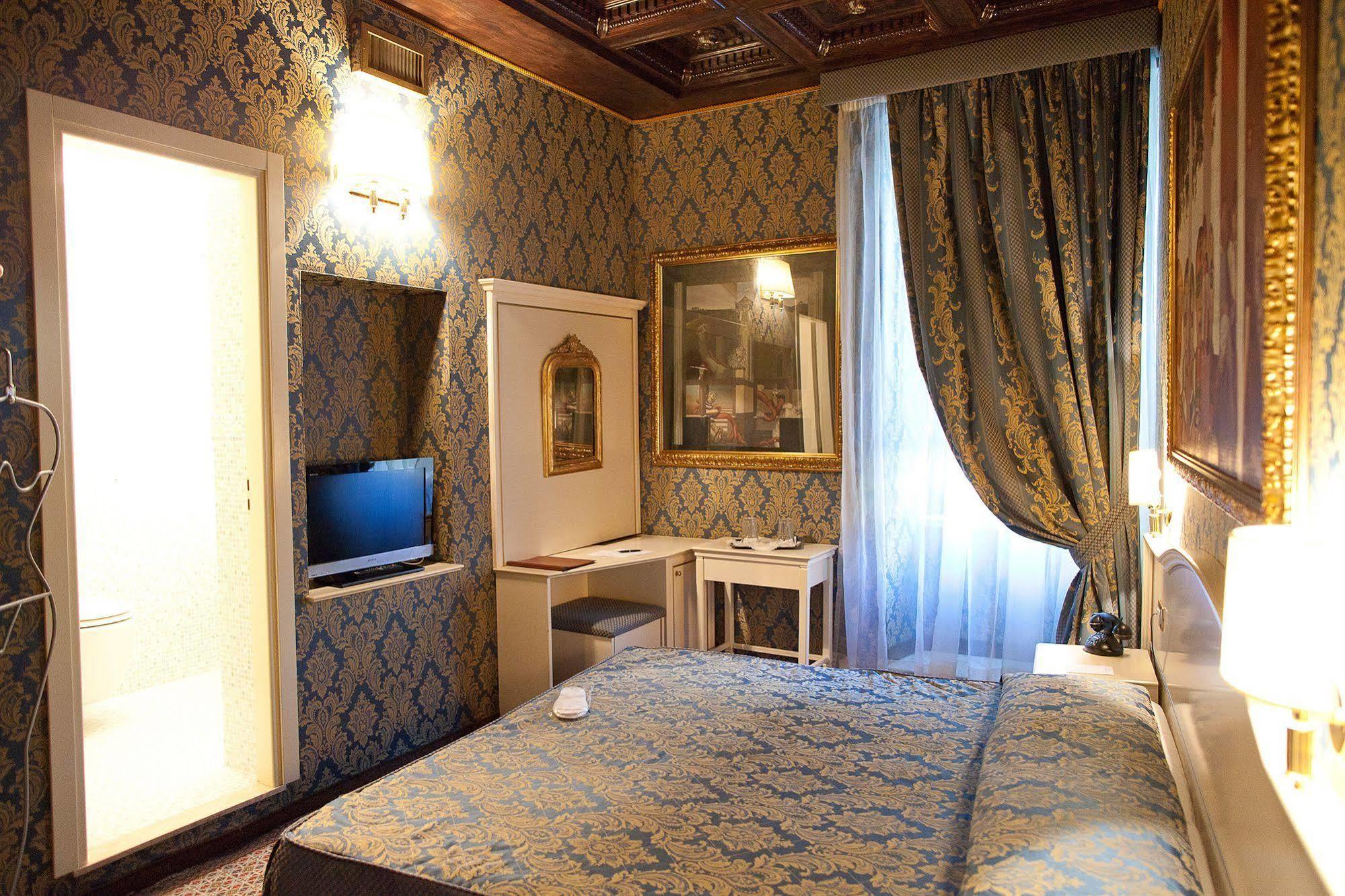 Residenza Canova Tadolini Luxury Rooms&suites 4*